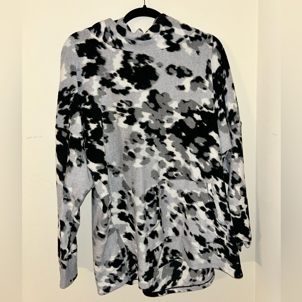 Women’s leopard fleece sweater - so soft